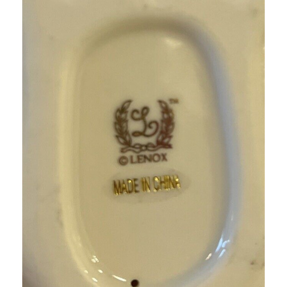 Lenox Yuletide Elephant Figurine Fine China 24K Gold Accents Hand Painted - Picture 3 of 3